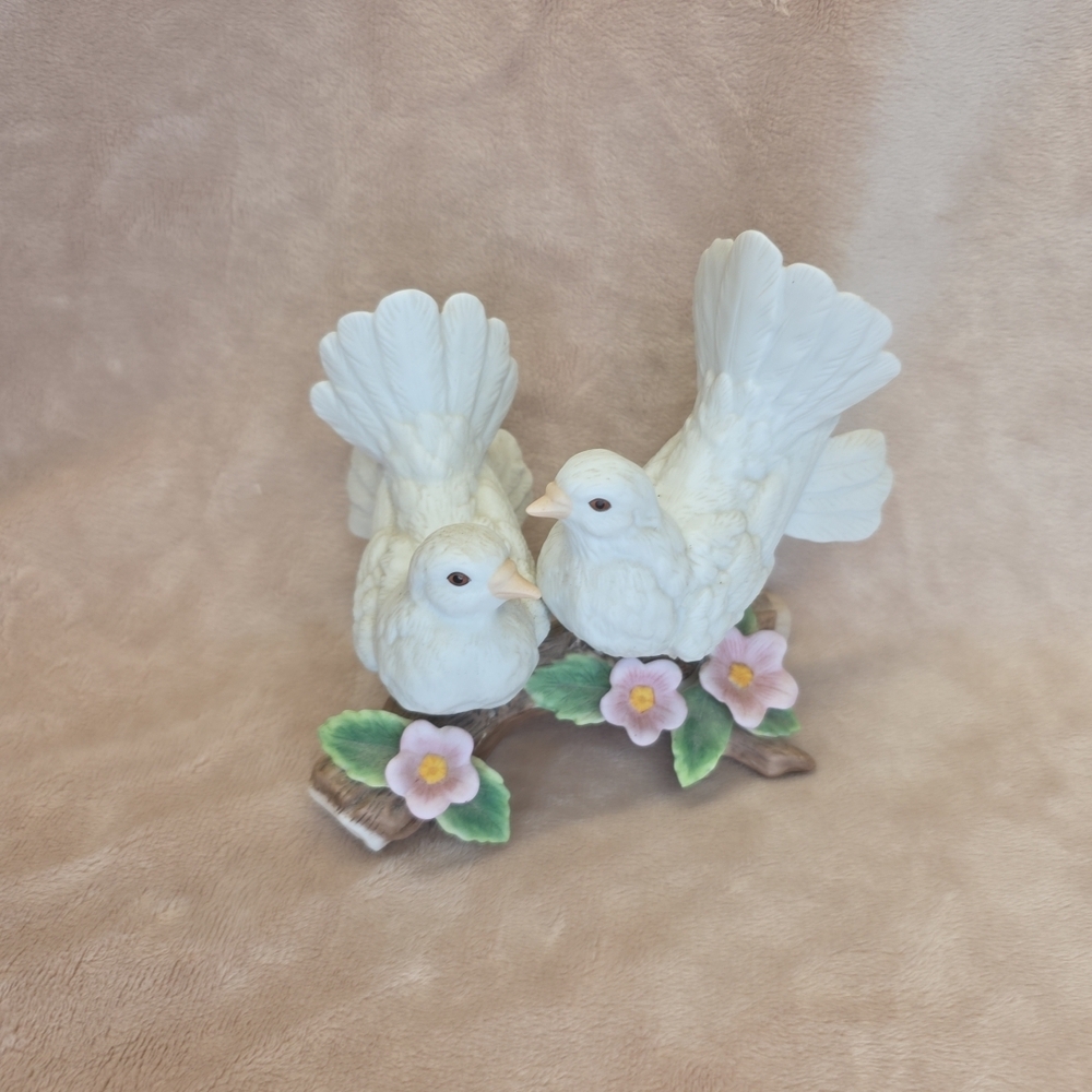 Vintage COURTSHIP DOVES FIGURINE 1453 porcelain statue homco 2 White Doves
